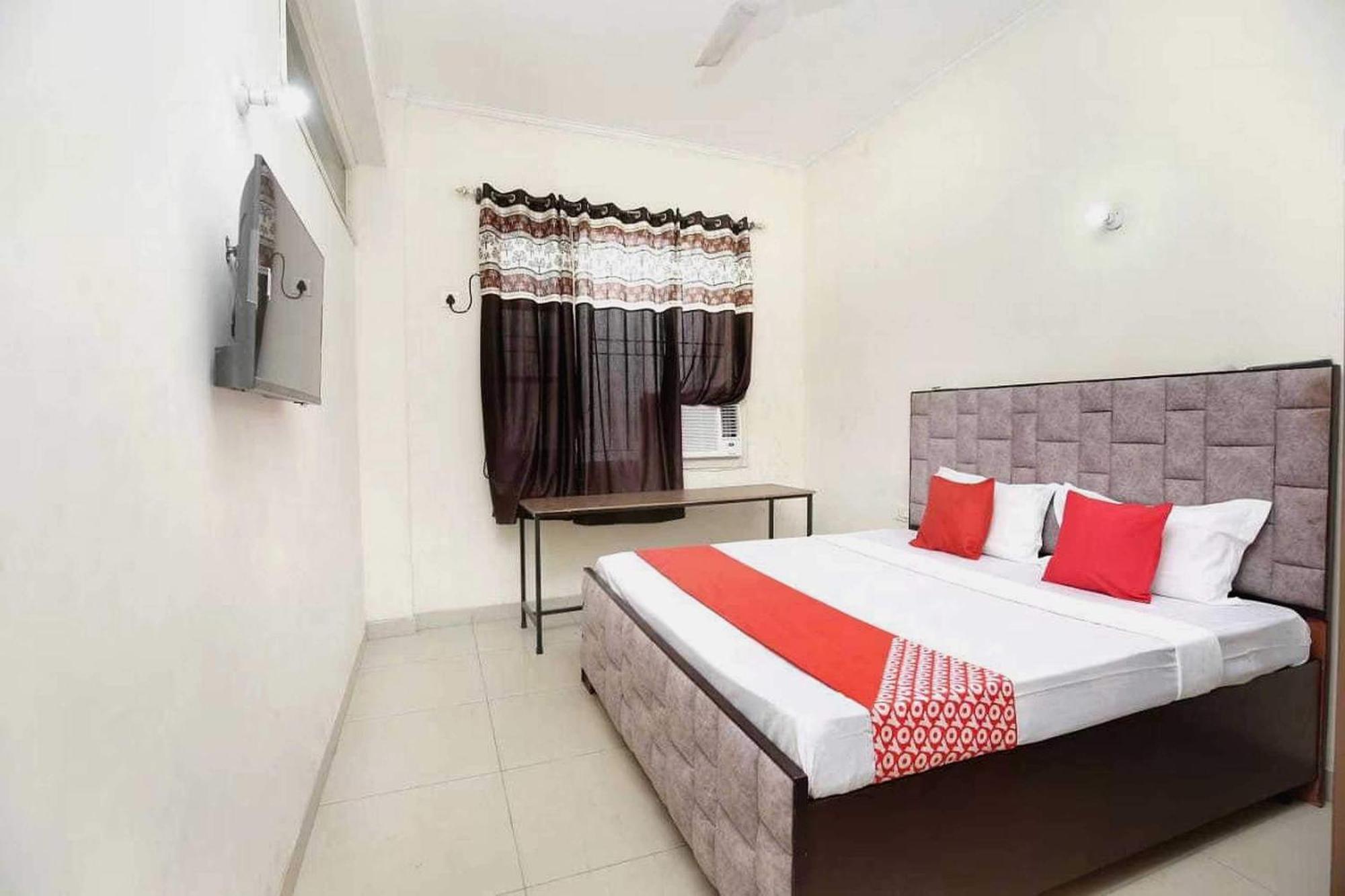 Oyo 91941 Hotel Golden Crown Sirhind Exteriér fotografie